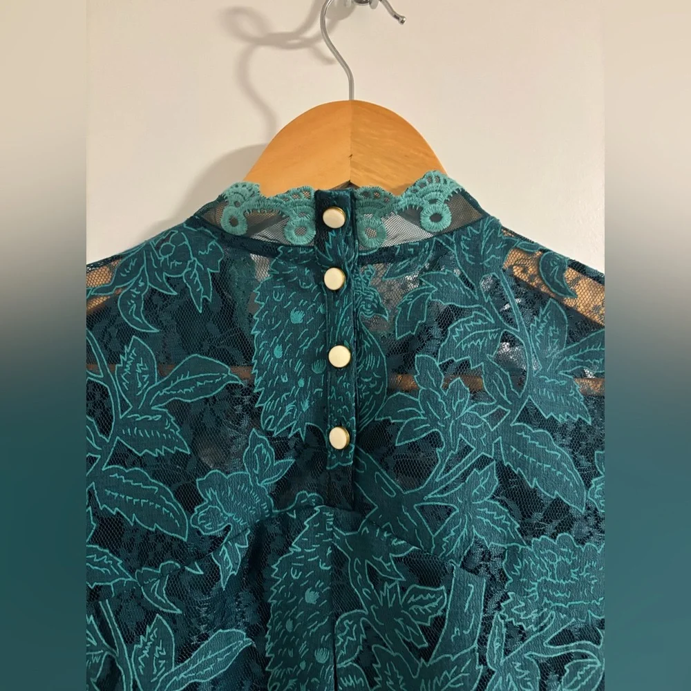 NWT ANTHROPOLOGIE HD in Paris Lace Meadows Blouse Peacock Turquoise Teal Size 0